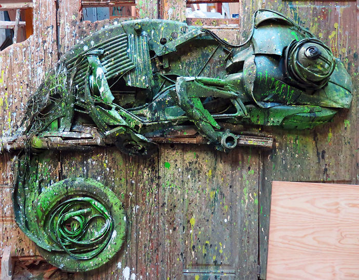 trash-animal-sculpture-artur-bordalo-15-57ea1bc755e61__700