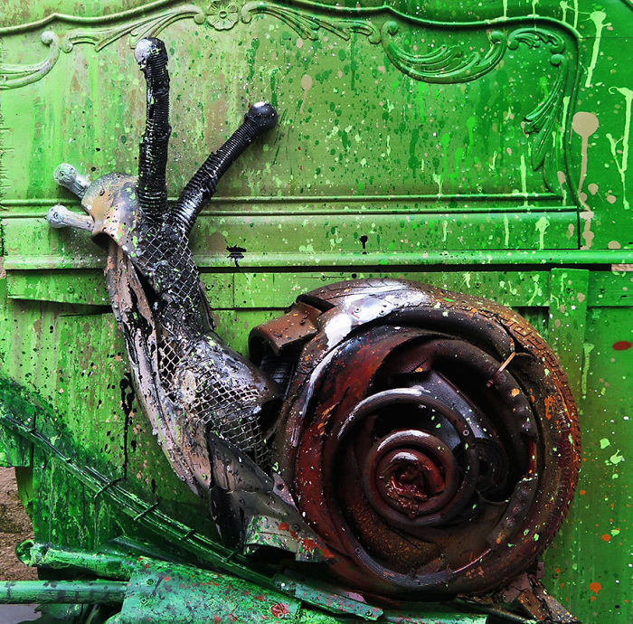trash-animal-sculpture-artur-bordalo-27-57ea1be79de10__700
