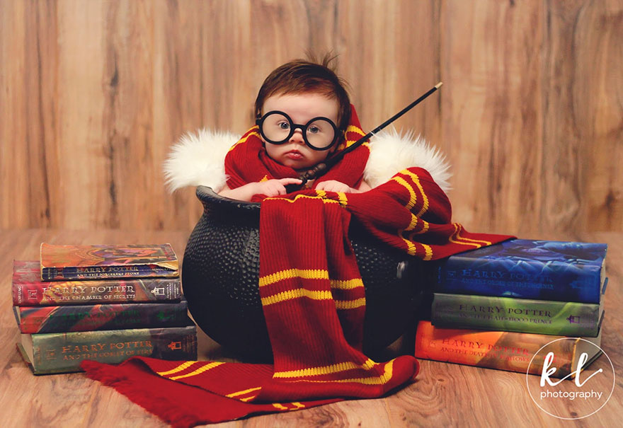 Ce Bebe De 3 Mois En Seance Photo Sur Le Theme Harry Potter Est Super Mignon