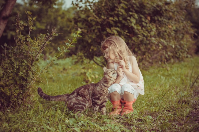 children-need-a-cat-in-their-life-13