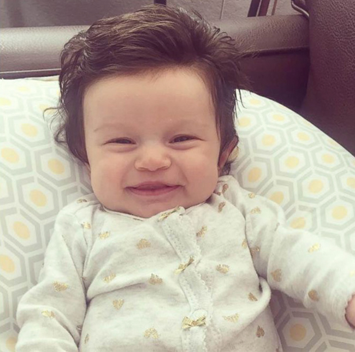 Decouvrez Ce Bebe De 2 Mois Avec Des Cheveux Bouffant Des Plus Fou