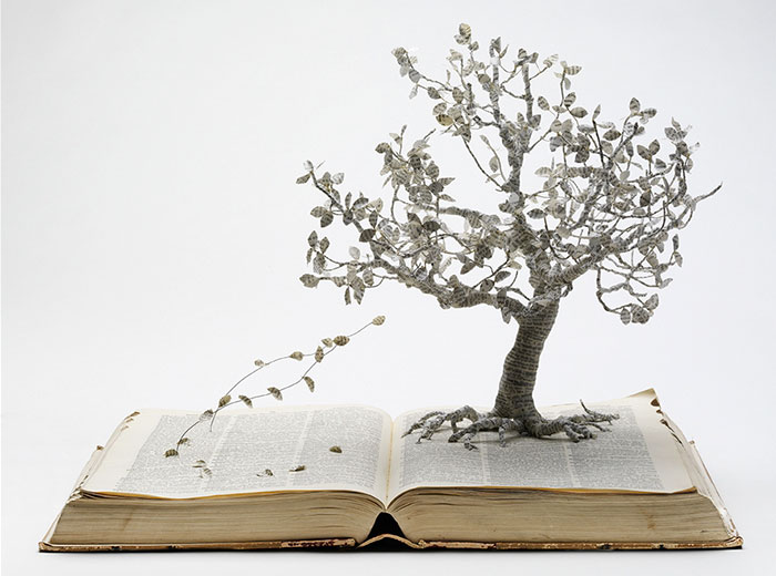 illuminated-book-sculpture-su-blackwell-16-57ee4992647a1__700
