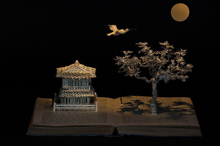 illuminated-book-sculpture-su-blackwell-2-57ee497a6e86b__700