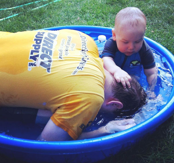 funny-baby-parenting-moments-32-57fcce3b3a271__605