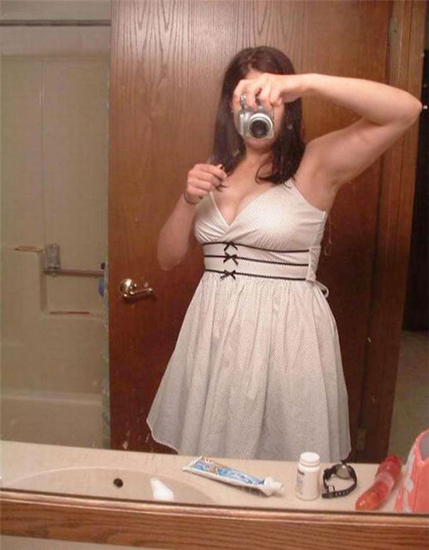funny-selfie-background-reflection-fails-7-58988a730f02d__605