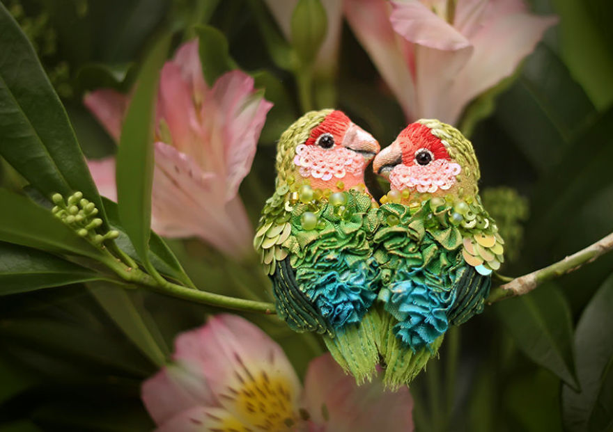 Les oiseaux du paradis par l'artiste russe Julia Gorina
