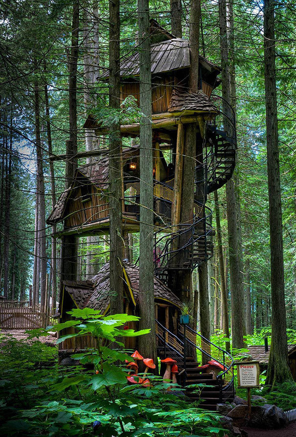 15-epic-homes-that-look-like-they-came-straight-out-from-a-fairytale-09