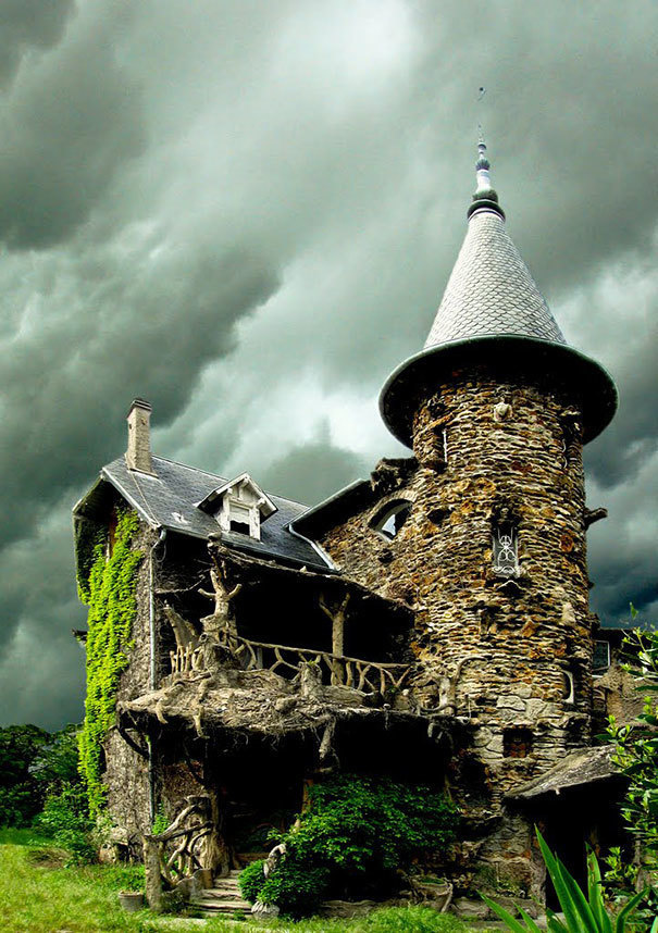15-epic-homes-that-look-like-they-came-straight-out-from-a-fairytale-16