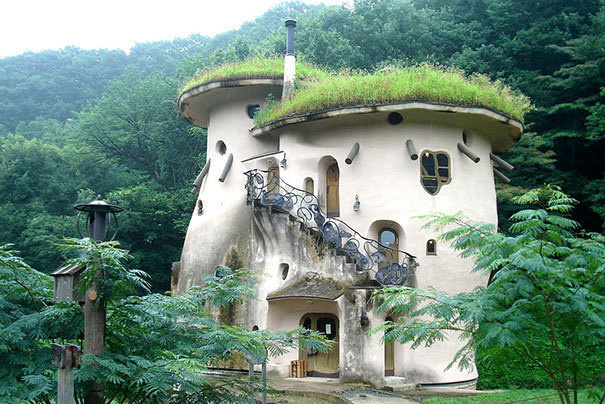 15-epic-homes-that-look-like-they-came-straight-out-from-a-fairytale-21