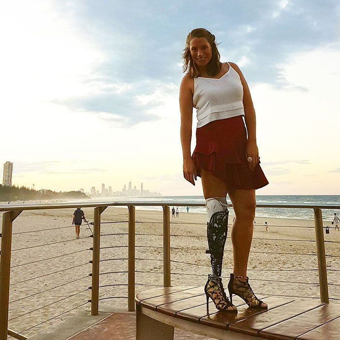 stylish-leg-prosthetics-alleles-studio-90