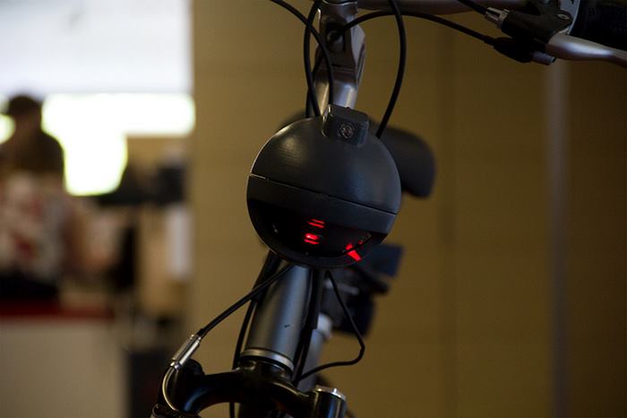 bicycle-safety-ring-red-light-bikesphere-michelin-5