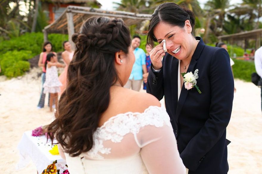 lgbt-wedding-pictures-21-593568a4e9cd0__880