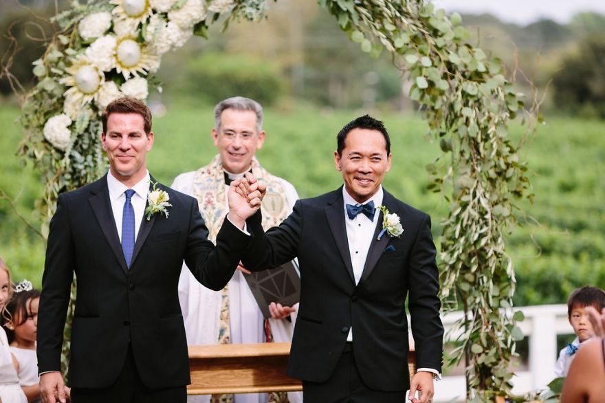 lgbt-wedding-pictures-22-593568a67d251__880