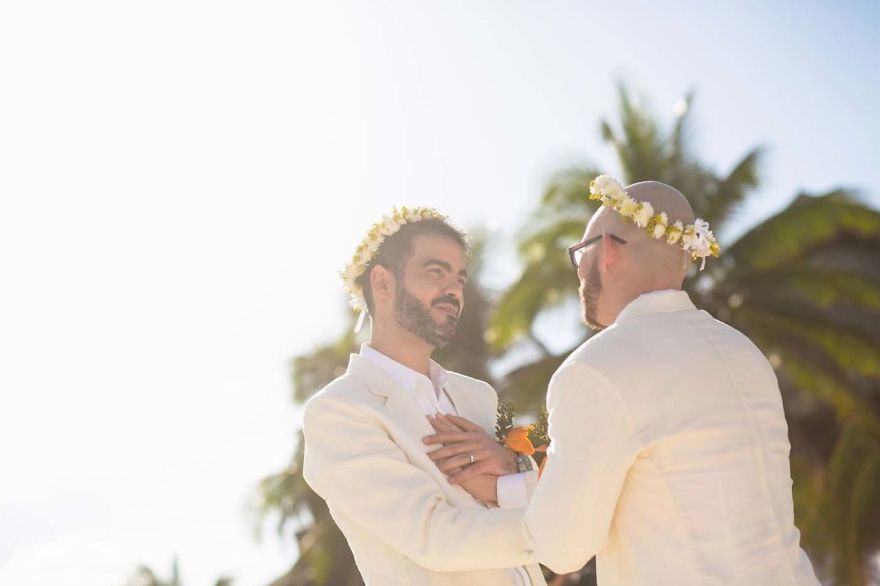 lgbt-wedding-pictures-25-593568ace599f__880