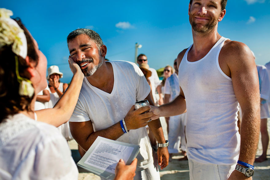 lgbt-wedding-pictures-46-59358cf244e3d__880
