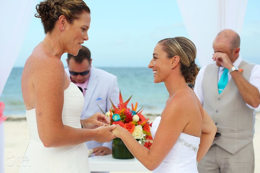 lgbt-wedding-pictures-58-59359ee9ef58a__880