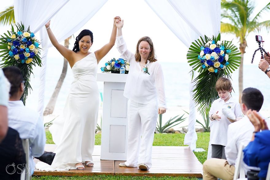lgbt-wedding-pictures-60-59359fe16292f__880
