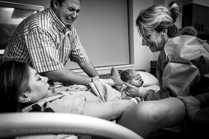 Plus de 30 puissantes photos de papas en salle d'accouchement