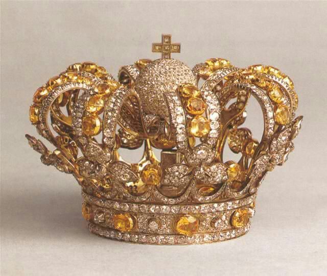 A Qui Appartiennent Les Joyaux De La Couronne Britannique