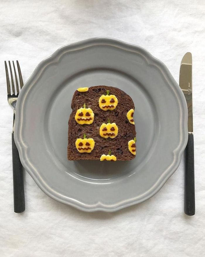 Cette artiste japonaise transforme le pain grillé en chefs-d'œuvre artistiques Cette artiste japonaise transforme le pain grillé en chefs-d'œuvre artistiques