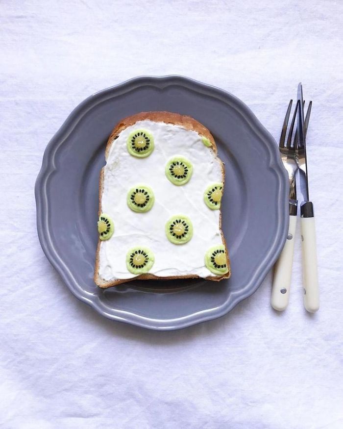 Cette artiste japonaise transforme le pain grillé en chefs-d'œuvre artistiques Cette artiste japonaise transforme le pain grillé en chefs-d'œuvre artistiques