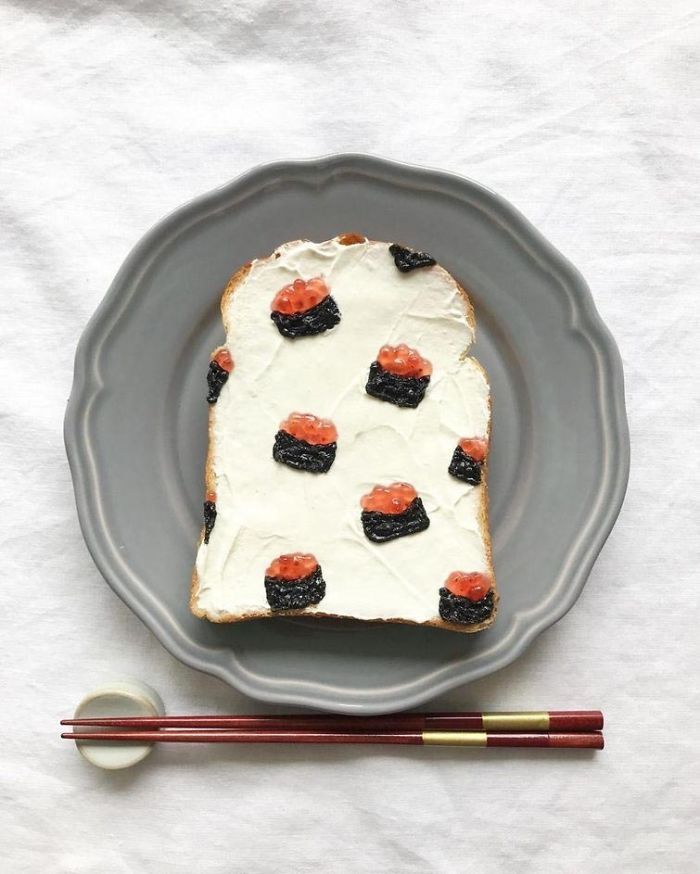Cette artiste japonaise transforme le pain grillé en chefs-d'œuvre artistiques Cette artiste japonaise transforme le pain grillé en chefs-d'œuvre artistiques