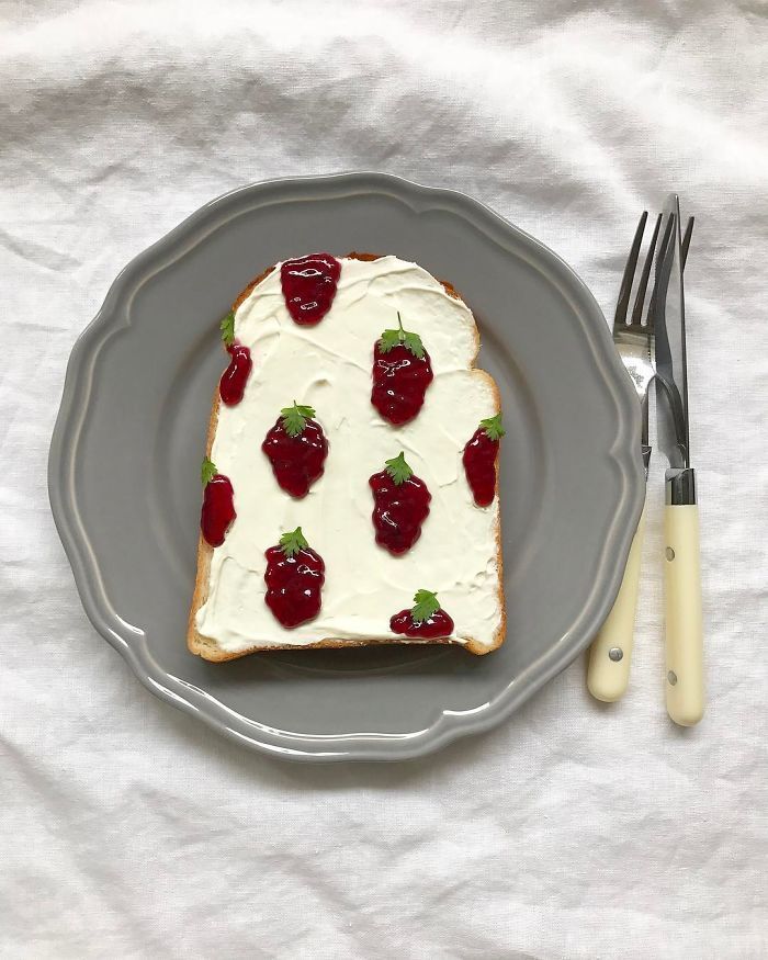 Cette artiste japonaise transforme le pain grillé en chefs-d'œuvre artistiques Cette artiste japonaise transforme le pain grillé en chefs-d'œuvre artistiques