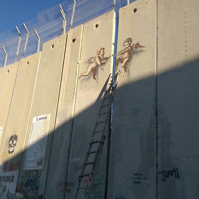 Banksy frappe encore avec de nouvelles œuvres d'art en Palestine Banksy frappe encore avec de nouvelles œuvres d'art en Palestine