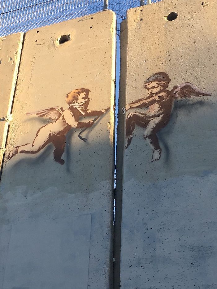 Banksy frappe encore avec de nouvelles œuvres d'art en Palestine Banksy frappe encore avec de nouvelles œuvres d'art en Palestine