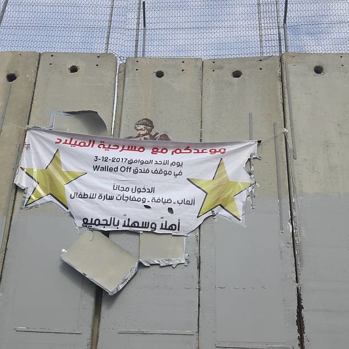 Banksy frappe encore avec de nouvelles œuvres d'art en Palestine Banksy frappe encore avec de nouvelles œuvres d'art en Palestine
