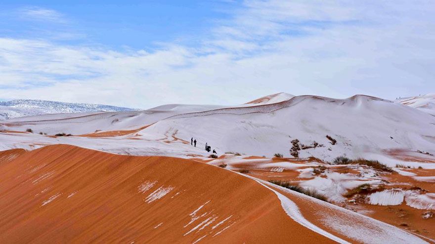 Il a neigé dans le désert du Sahara pour la troisième fois en 40 ans, voici à quoi il ressemble maintenant Il a neigé dans le désert du Sahara pour la troisième fois en 40 ans, voici à quoi il ressemble maintenant
