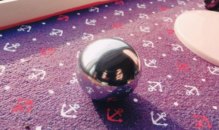 Les Japonais polissent des boules de papier d'aluminium à la perfection, le résultat est trop satisfaisant. Les Japonais polissent des boules de papier d'aluminium à la perfection, le résultat est trop satisfaisant.