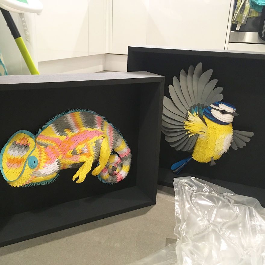 Des sculptures en papier de la faune et de la flore en découpant à la main du papier en minuscules morceaux. Des sculptures en papier de la faune et de la flore en découpant à la main du papier en minuscules morceaux.