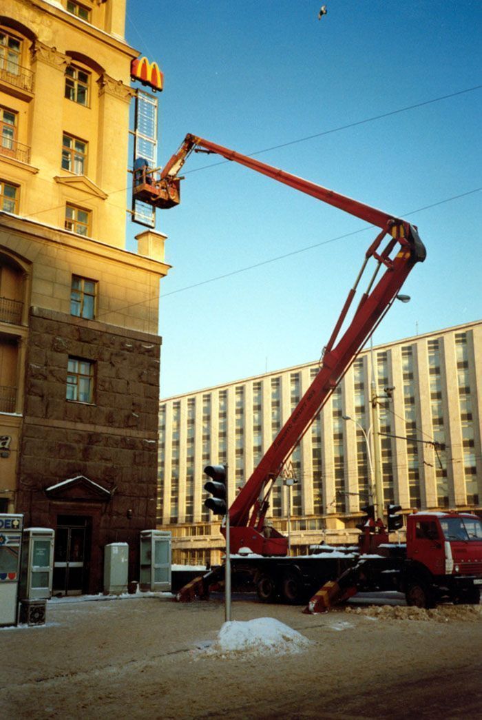 Le premier McDonald's de Moscou a ouvert ses portes en 1990, et ces 27 photos montrent à quel point c'était insensé Le premier McDonald's de Moscou a ouvert ses portes en 1990, et ces 27 photos montrent à quel point c'était insensé