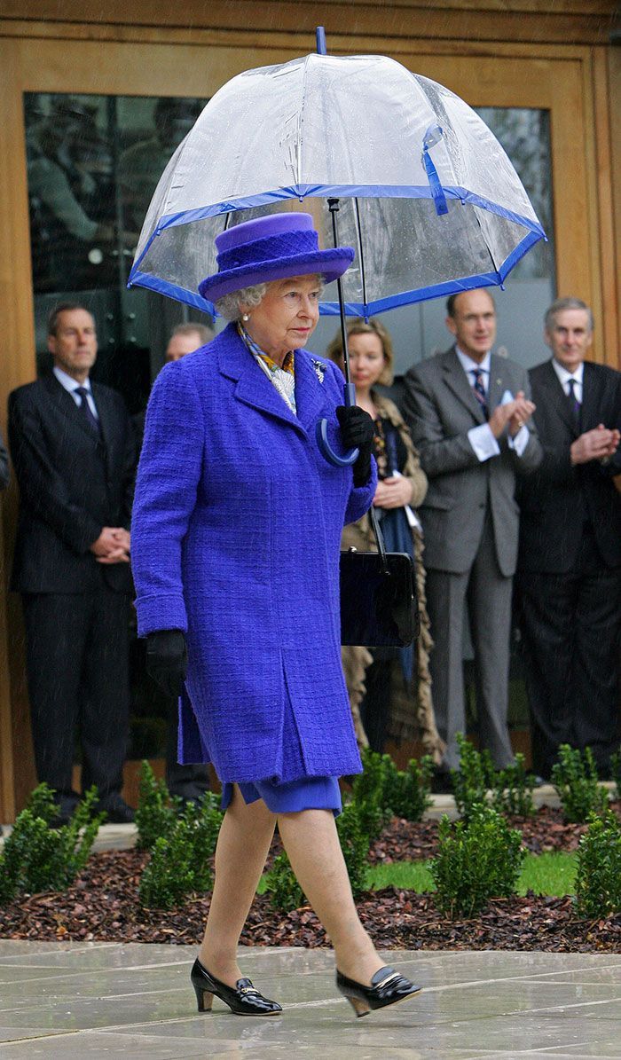 Quelqu'un a remarqué la chose la plus cool à propos de la façon dont la Reine assorti ses tenues. Quelqu'un a remarqué la chose la plus cool à propos de la façon dont la Reine assorti ses tenues.