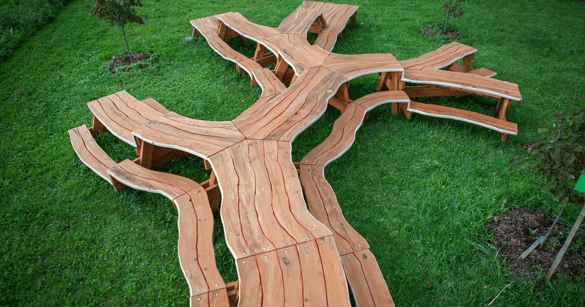 Cet Artiste A Cree Une Table De Pique Nique Hypnotisante Qui Ressemble A Un Arbre Ramifie