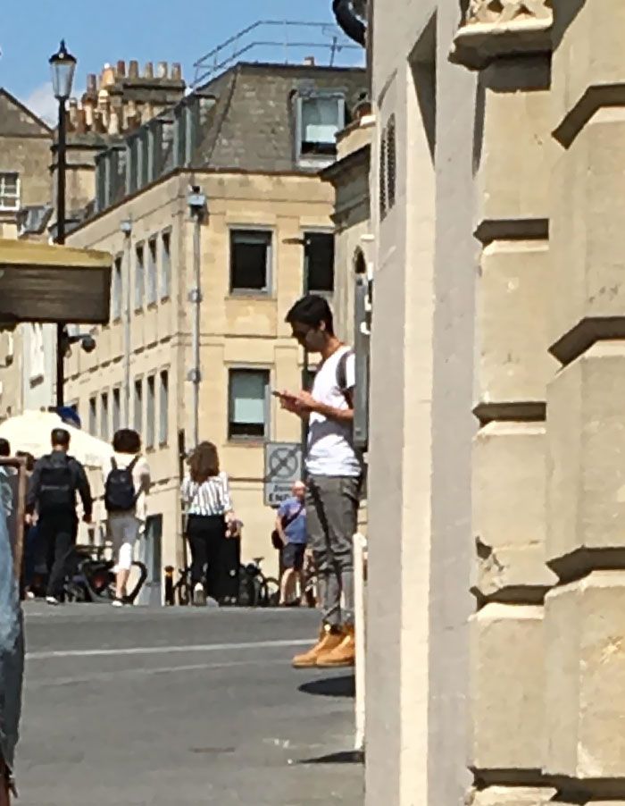 108 Times People Spotted Shadows Of Things That Look Deceiving And Just Had To Take A Pic Of Them