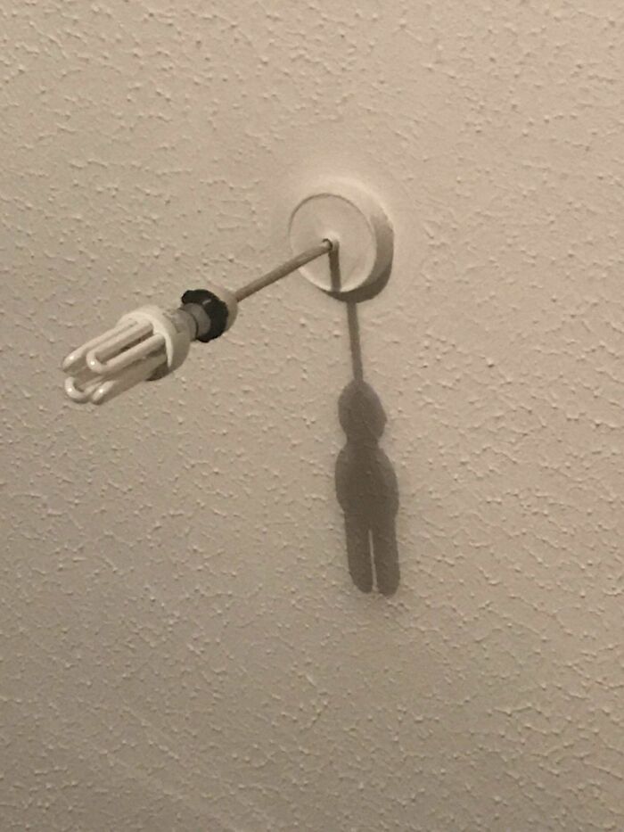 108 Times People Spotted Shadows Of Things That Look Deceiving And Just Had To Take A Pic Of Them