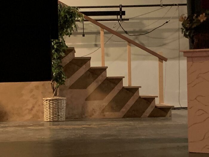 108 Times People Spotted Shadows Of Things That Look Deceiving And Just Had To Take A Pic Of Them