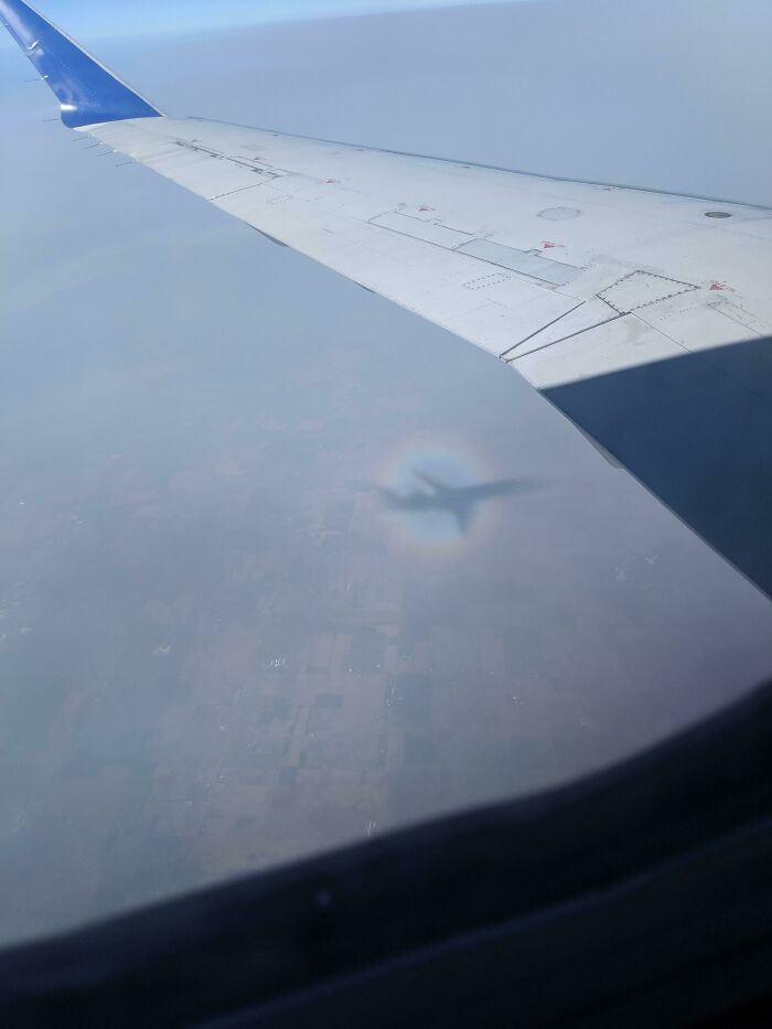 108 Times People Spotted Shadows Of Things That Look Deceiving And Just Had To Take A Pic Of Them