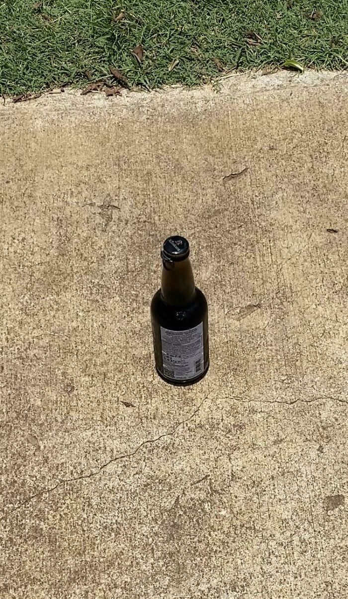 108 Times People Spotted Shadows Of Things That Look Deceiving And Just Had To Take A Pic Of Them