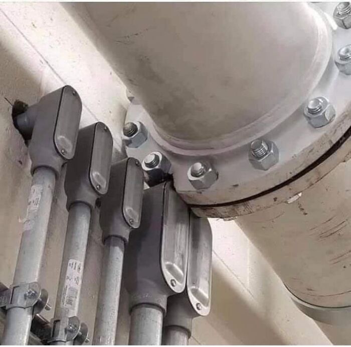83 Of The Worst Work Safety Examples Ever, As Shared In An Online Group Dedicated To Them (New Pics)