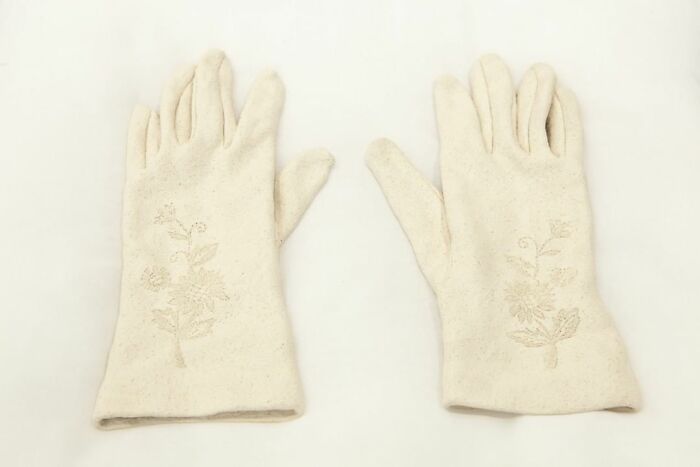 This Japanese Artist Uses Soft Clay To Carve Out Hyper-Realistic Clothing And Accessories (30 Pics)
