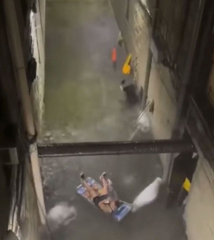 People Are Horrified By The Scenes Of Apocalyptic Flooding In New York City (34 Photos)