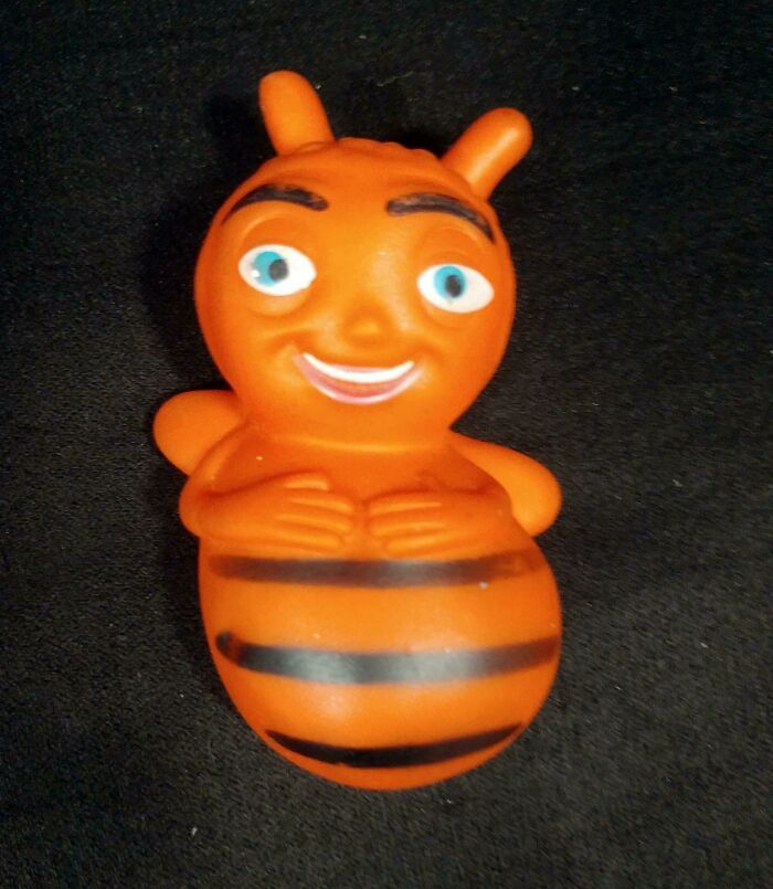 barry b. benson (du film “bee”) sans marque que j’ai trouvé dans ma maison. il va absolument voler ton âme et manger tes enfants.