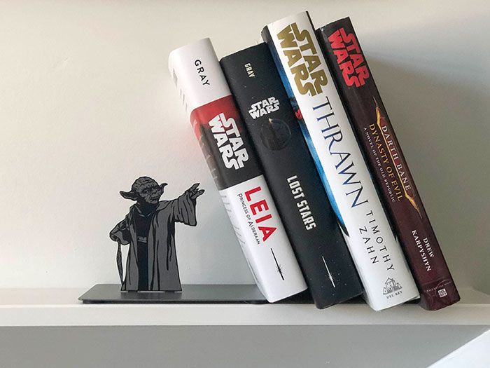 La force est puissante avec mon bout de livre Yoda