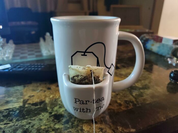 ce mug que j’ai trouvé avec un porte-sachet de thé