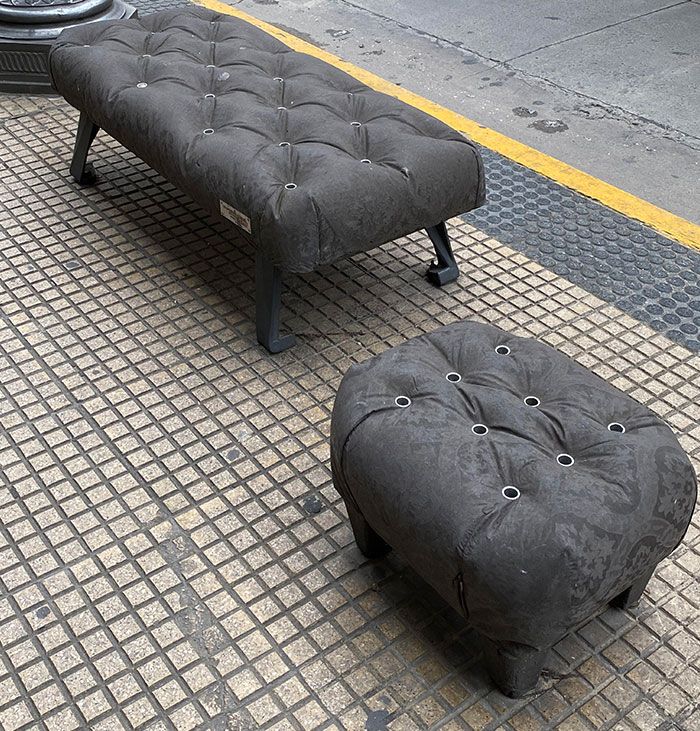 ces bancs de rue à buenos aires sont en ciment