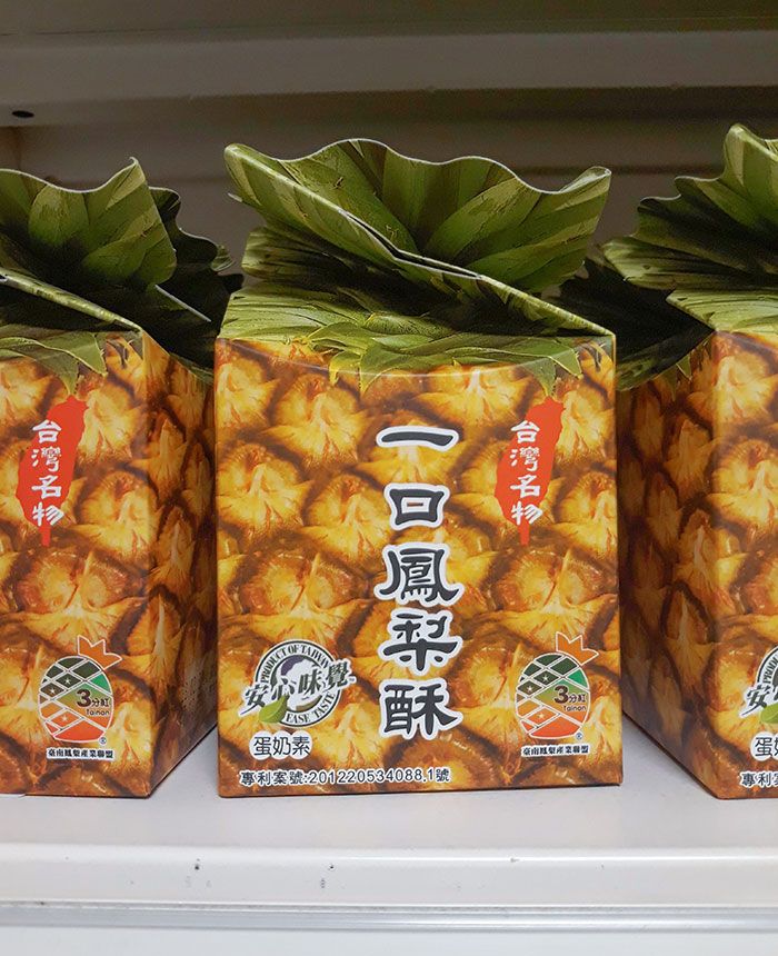 Cet emballage pour les gâteaux à l’ananas, je l’ai vu dans un supermarché chinois.