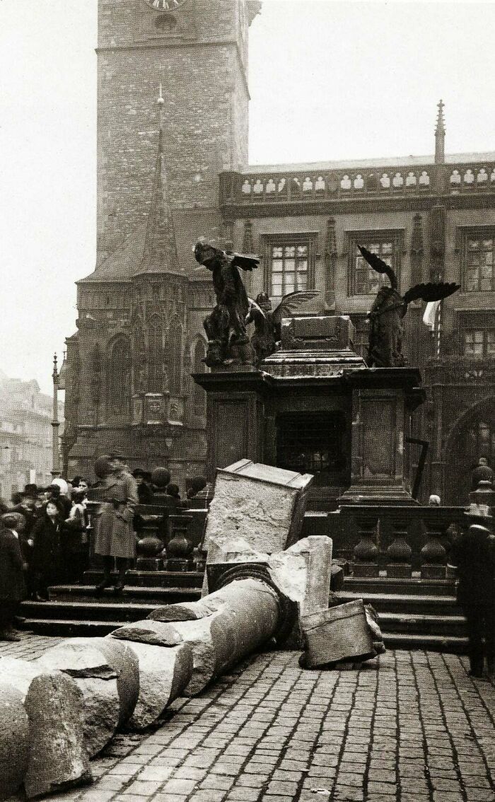 la place de la vieille ville de prague, en 1918 et aujourd’hui